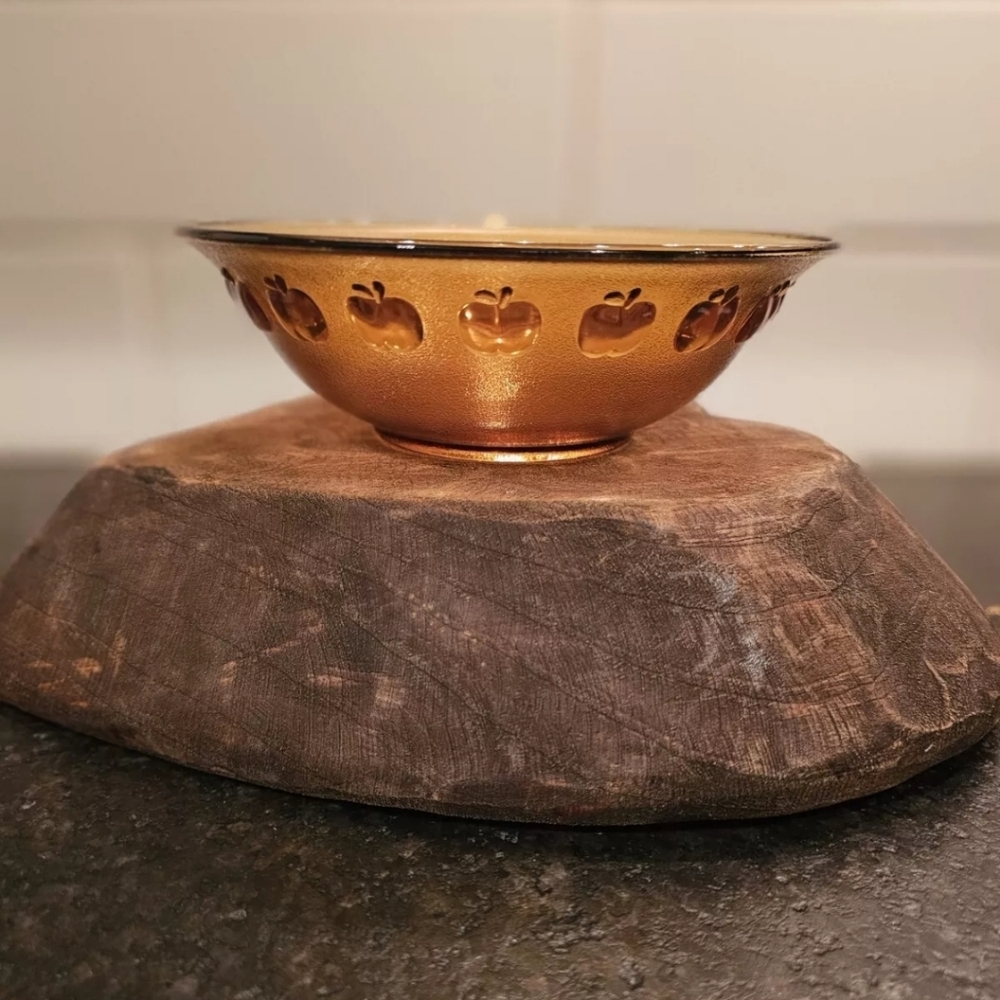 Vitnage amber/honey colored apple bordered bowl